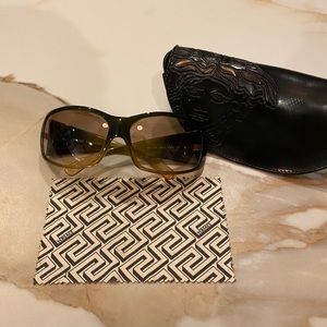 Versace women’s sunglasses 🕶